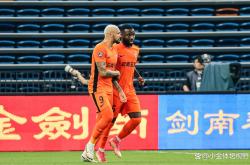 中超集结日走向成谜；勒沃库森内部沟通；压力陡增；赛程密集仍需轮换的简单介绍万博全站