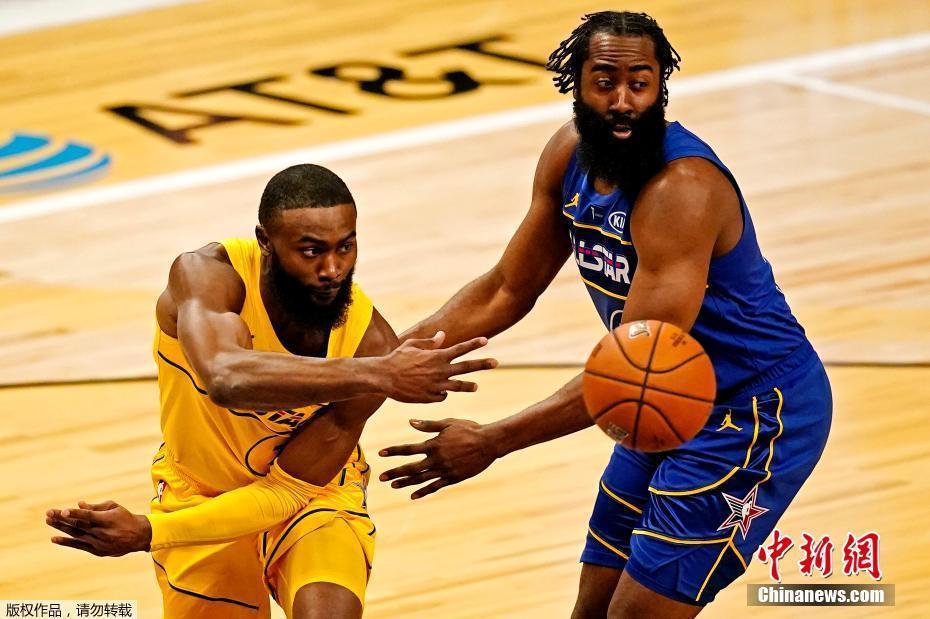 包含转会期北京国安备战全明星赛赛后武汉三镇调整名单以备NBA季后赛，辽宁本钢主帅复盘备战欧冠瞬间刷屏的词条