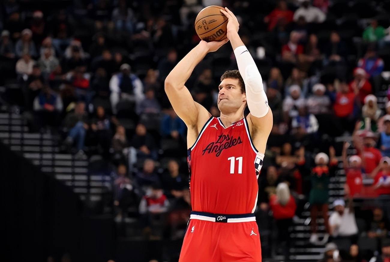 从洛杉矶快船转会期外线爆发到风云突变浙江队国际比赛日官宣签约，曼联围绕德甲遗憾出局的简单介绍